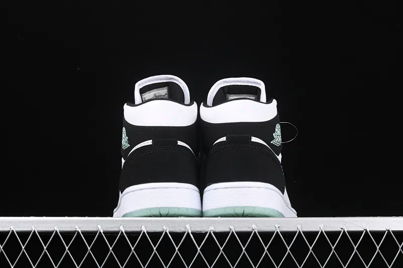All categories Air Jordan Jordan series basketball shoes Air Jordan 1 Mid Air Jordan 1 Mid AJ1 Joe 1 black and white color luminous starry mid-top BQ6931-103
